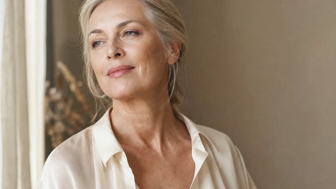 Routine douce pour peau mature autour de Peau du cou relâchée : pourquoi elle apparaît et quelle routine aide